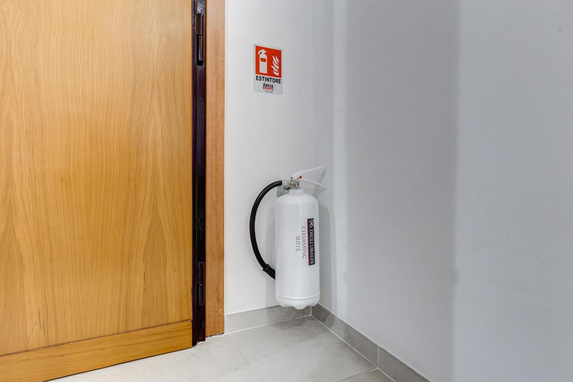 96 Degli Ubaldi Charming Suite Rome Bagian luar foto